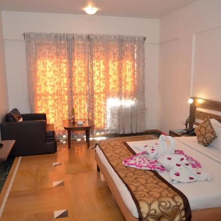 Sapphire Hotel Lonavala Eksteriør billede