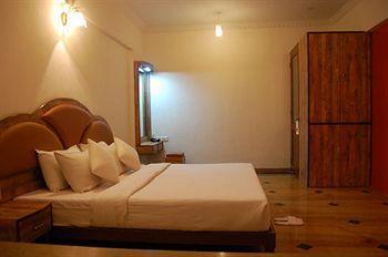 Sapphire Hotel Lonavala Eksteriør billede