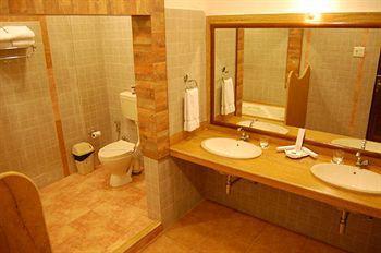 Sapphire Hotel Lonavala Eksteriør billede
