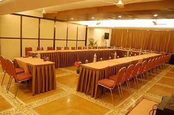 Sapphire Hotel Lonavala Eksteriør billede
