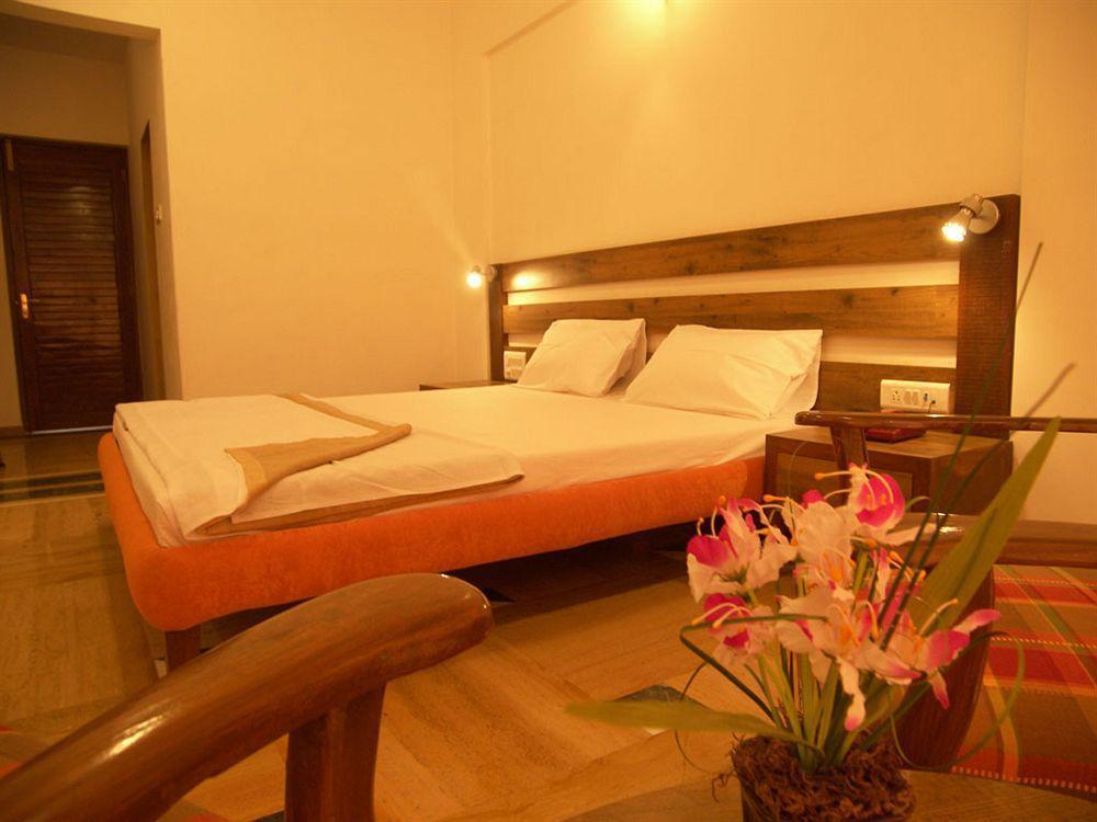 Sapphire Hotel Lonavala Eksteriør billede