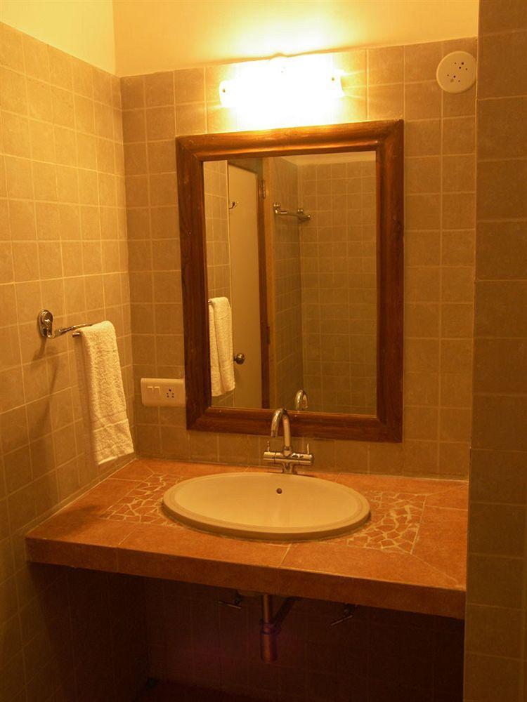 Sapphire Hotel Lonavala Eksteriør billede