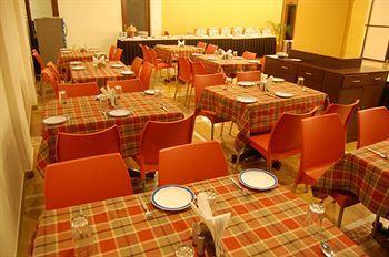 Sapphire Hotel Lonavala Eksteriør billede