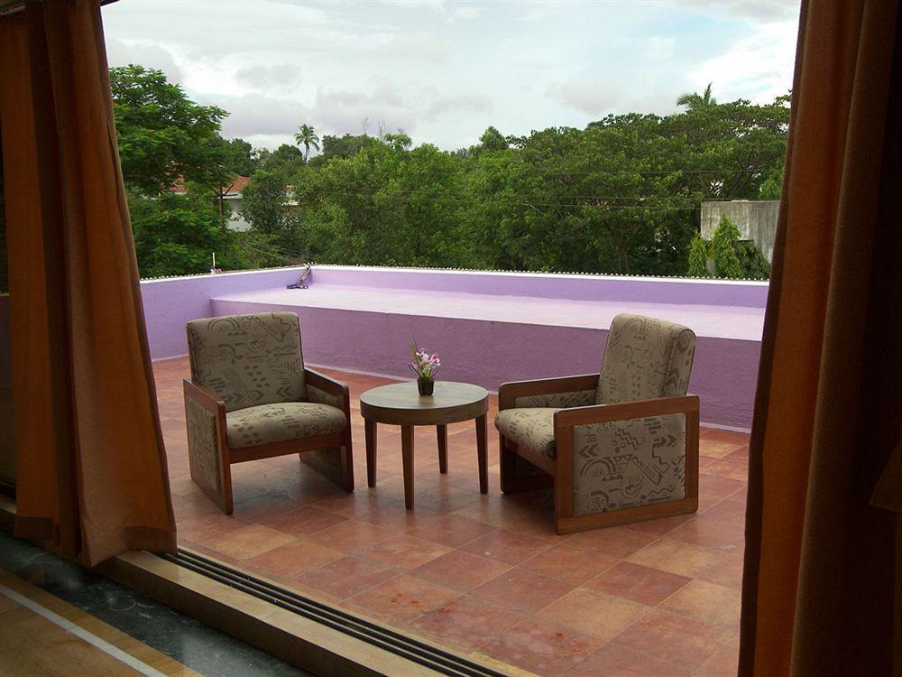 Sapphire Hotel Lonavala Eksteriør billede