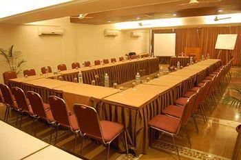 Sapphire Hotel Lonavala Eksteriør billede