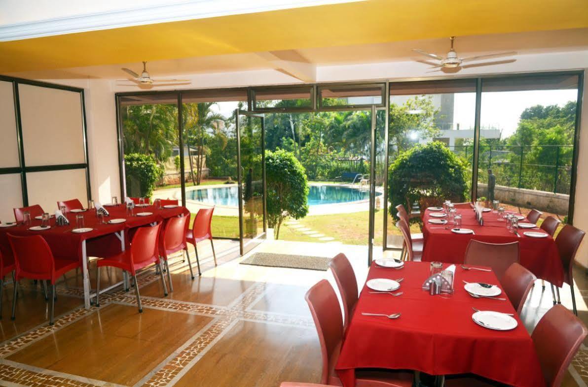 Sapphire Hotel Lonavala Eksteriør billede